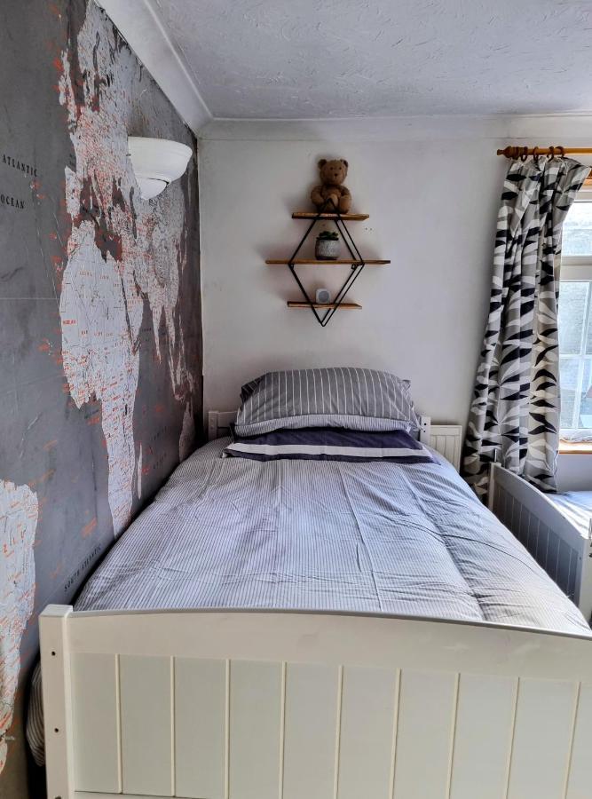 2 Bedroom House Within Walking Distance Of Town Каус Екстер'єр фото