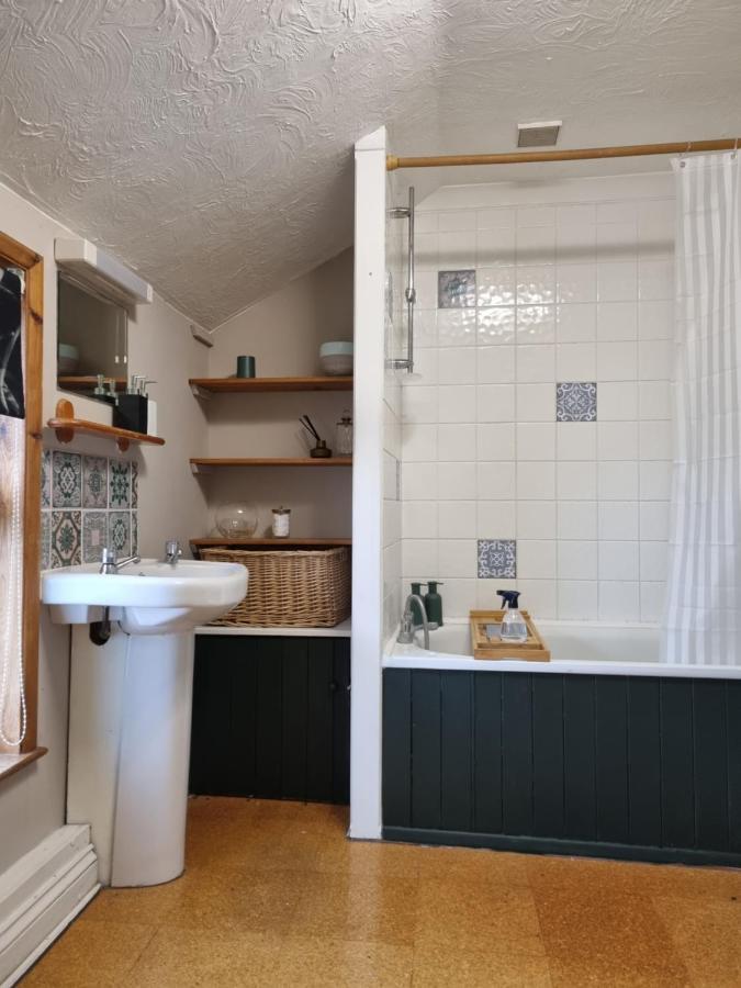 2 Bedroom House Within Walking Distance Of Town Каус Екстер'єр фото